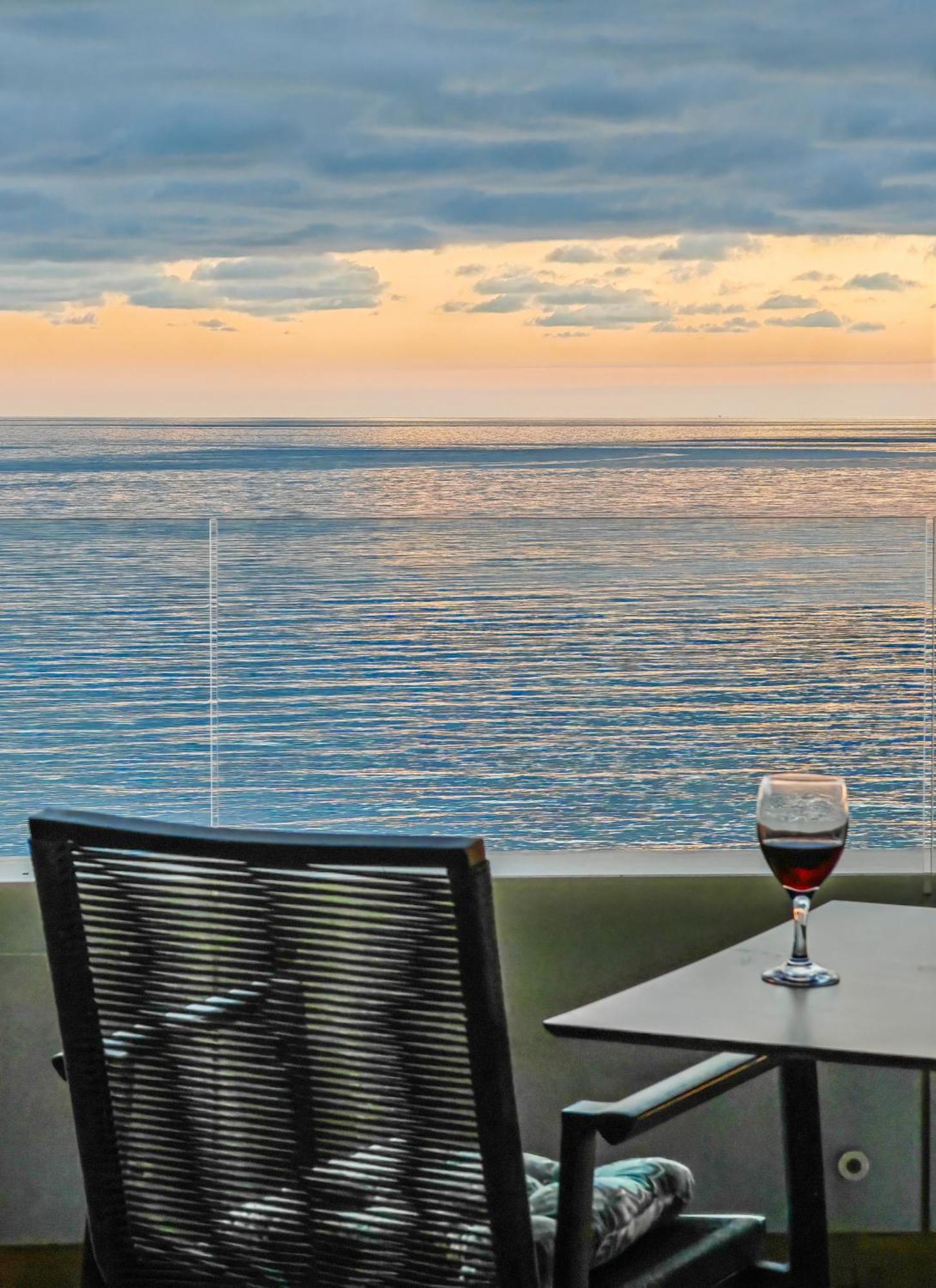 Beachfront Luxury Apartment Budva Exteriör bild